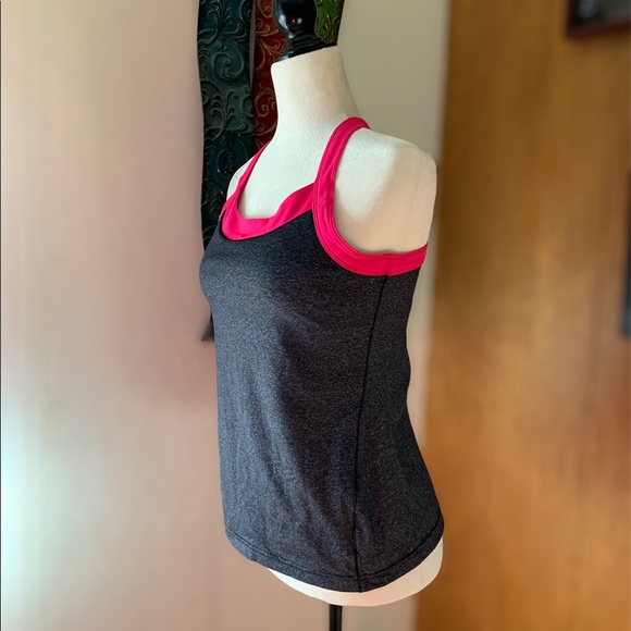GapFit Athletic Tank Top built in bra medium - Picture 4 of 4